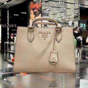 SAFFIANO MONOCHROME LOGO TOTE AND SHOULDER BAG
